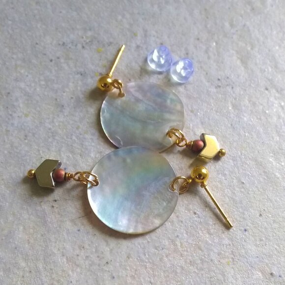 Iridescent Dove Grey Shimmering Shell Earrings - Lightweight Feminine Subtle - Picture 1 of 11